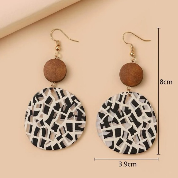*BUNDLE 3 SAVE 20%* NWT WOODEN ROUND EARRINGS - Picture 3 of 3
